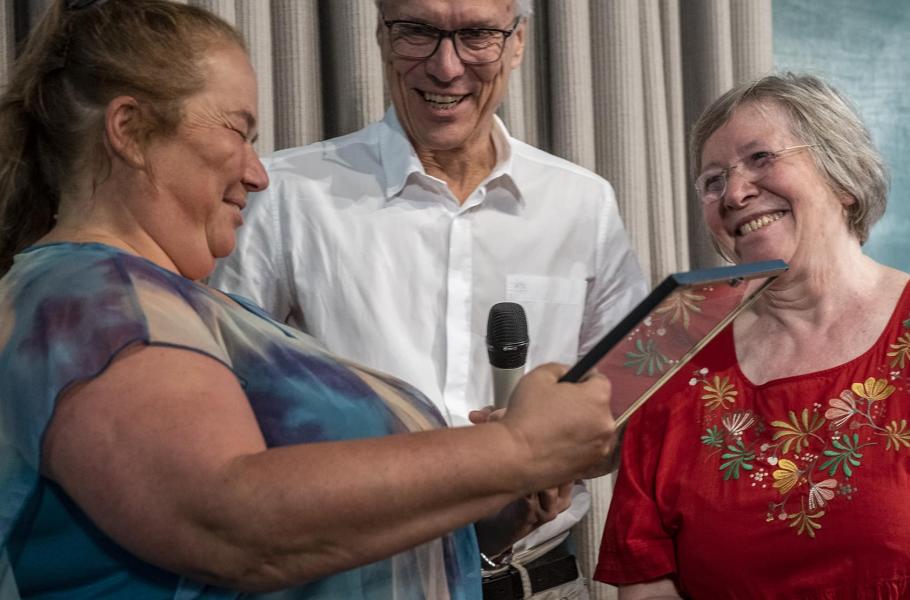 OAL Celebration: Svetlana Jotimiskaya receives the diploma  of the OAL Prize